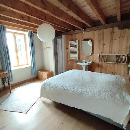 Les Pres Grand * Montigne-le-Brillant